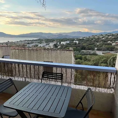 Apartment 2 Pieces Avec Vue Sur A En Corse Du Sud